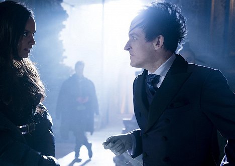 Jessica Lucas, Robin Lord Taylor - Gotham - One Bad Day - Photos