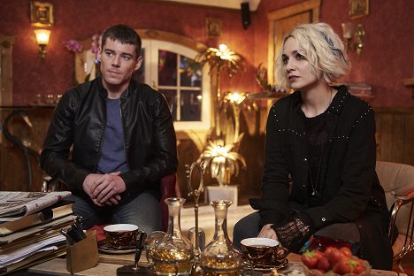 Brian J. Smith, Tuppence Middleton - Sense8 - Amor Vincit Omnia - Kuvat elokuvasta