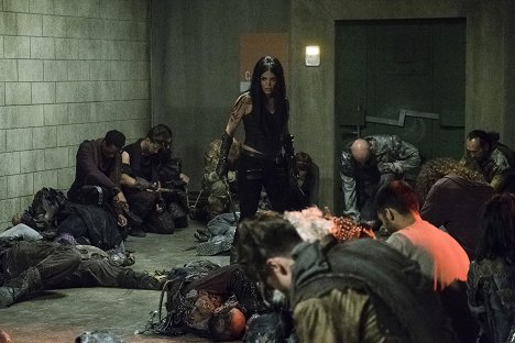 Marie Avgeropoulos - The 100 - Red Queen - Photos