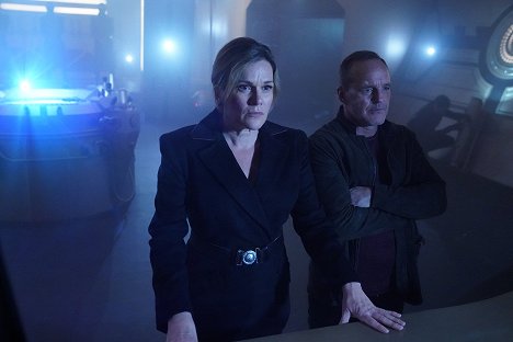 Catherine Dent, Clark Gregg - Agents of S.H.I.E.L.D. - The One Who Will Save Us All - Photos