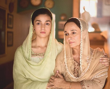 Alia Bhatt, Soni Razdan - Raazi - Van film