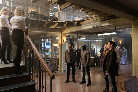 Sean Teale, Amy Acker, Stephen Moyer - The Gifted - 3 X 1 - Photos
