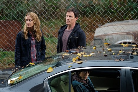 Amy Acker, Stephen Moyer, Percy Hynes White - The Gifted - 3 X 1 - Photos