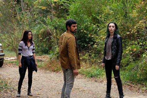 Jamie Chung, Sean Teale, Emma Dumont - The Gifted - 3 X 1 - Photos