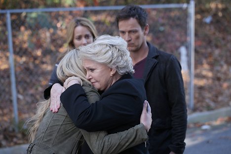 Sharon Gless - The Gifted - eXtraction - De filmes