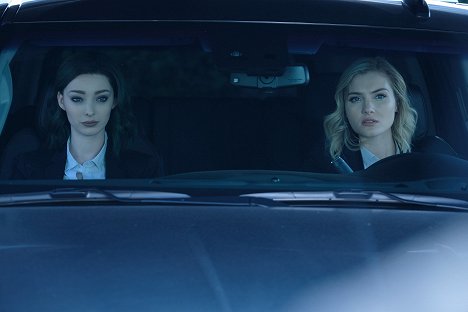 Emma Dumont, Skyler Samuels - The Gifted - eXtraction - Photos