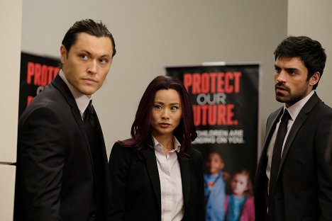 Blair Redford, Jamie Chung, Sean Teale - The Gifted - eXtraction - Filmfotos