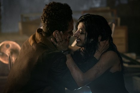 Ray Santiago, Dana DeLorenzo - Ash vs Evil Dead - The Mettle of Man - Z filmu