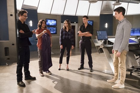 Tom Cavanagh, Carlos Valdes, Danielle Panabaker, Hartley Sawyer, Grant Gustin - The Flash - Cours Iris, cours - Film