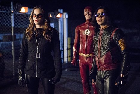 Danielle Panabaker, Grant Gustin, Carlos Valdes - The Flash - Think Fast - Photos
