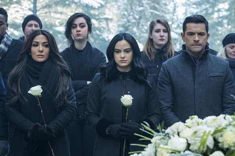 Marisol Nichols, Camila Mendes, Mark Consuelos - Riverdale - Chapter Thirty-Two: Prisoners - Photos