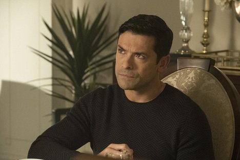 Mark Consuelos - Riverdale - Chapter Thirty-Two: Prisoners - Photos