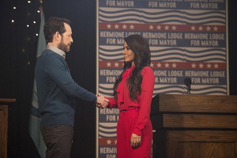 Luke Perry, Marisol Nichols - Riverdale - Chapter Thirty-Three: Shadow of a Doubt - Photos