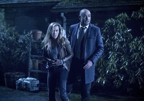 Katie Cassidy, Paul Blackthorne - Arrow - Kolizní kurz - Z filmu