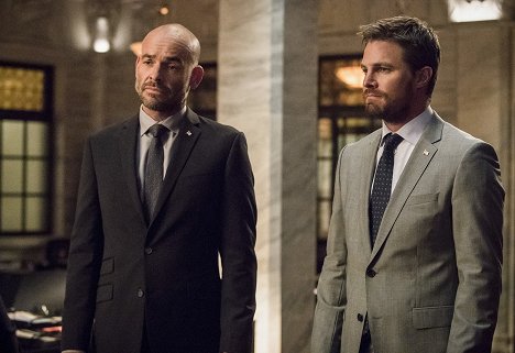 Paul Blackthorne, Stephen Amell - Arrow - Brothers in Arms - Photos