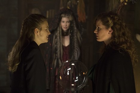 Tiera Skovbye, Rebecca Mader - Once Upon A Time - Es war einmal... - Madame Leota will wieder leben - Filmfotos