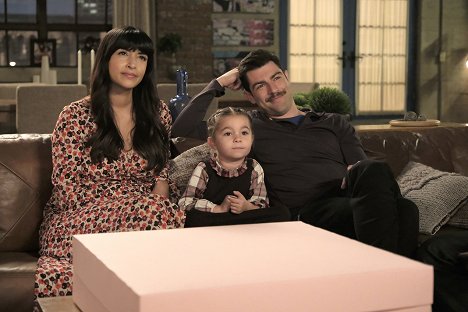 Hannah Simone, Max Greenfield - New Girl - About Three Years Later - Photos