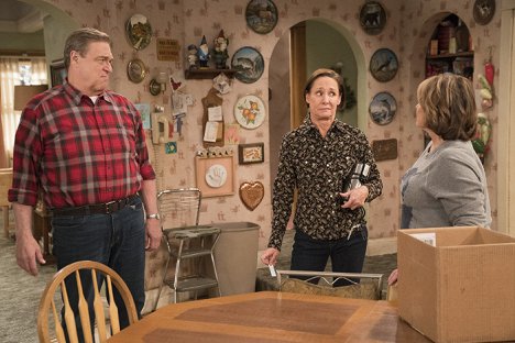 John Goodman, Laurie Metcalf - Roseanne - No Country for Old Women - Photos