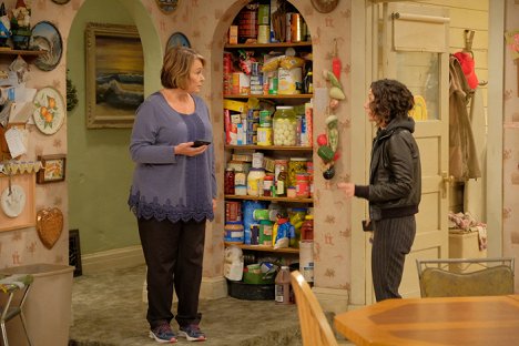 Roseanne Barr, Sara Gilbert - Roseanne - Eggs Over, Not Easy - Z filmu