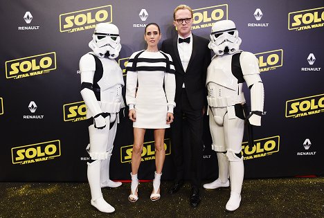 'Solo: A Star Wars Story' party at the Carlton Beach following the film's out of competition screening during the 71st International Cannes Film Festival at Carlton Beach on May 15, 2018 in Cannes, France - Jennifer Connelly, Paul Bettany - Han Solo: Uma História de Star Wars - De eventos