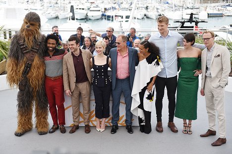 'Solo: A Star Wars Story' official photocall at Palais des Festivals on May 15, 2018 in Cannes, France - Donald Glover, Alden Ehrenreich, Emilia Clarke, Woody Harrelson, Thandiwe Newton, Joonas Suotamo, Phoebe Waller-Bridge, Paul Bettany - Solo : A Star Wars Story - Événements