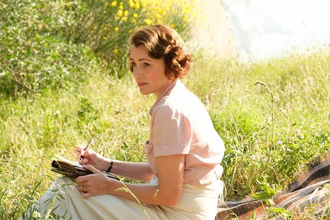 Keeley Hawes - The Durrells - Episode 1 - Photos