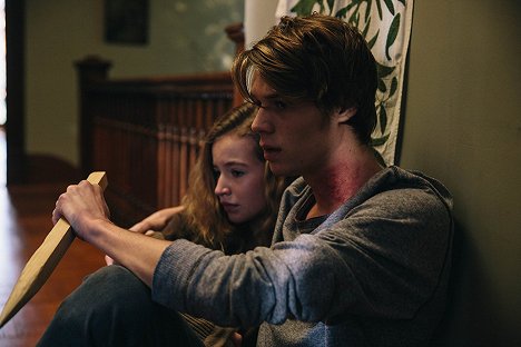 Eloise Lushina, Colin Ford - Family Blood - Filmfotos