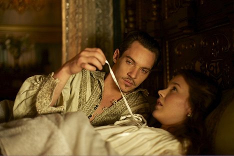 Jonathan Rhys Meyers, Joss Stone - Tudorovci: Sex, moc a intrigy - The Death of a Queen - Z filmu