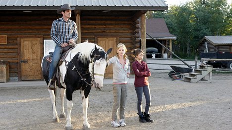 Ty Burrell, Julie Bowen, Sarah Hyland - Modern Family - Dude Ranch - Photos