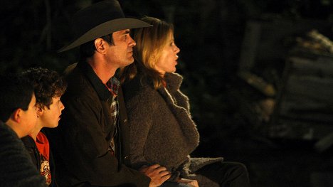 Nolan Gould, Ty Burrell, Julie Bowen - Taková moderní rodinka - Dovolená na ranči - Z filmu