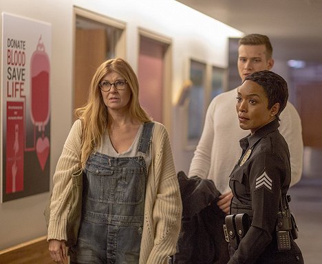 Connie Britton, Angela Bassett - Záchranáři L. A. - Ohnisko - Z filmu