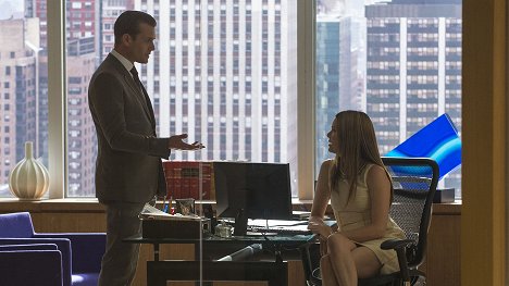 Gabriel Macht, Jacinda Barrett - Suits - Rewind - Van film