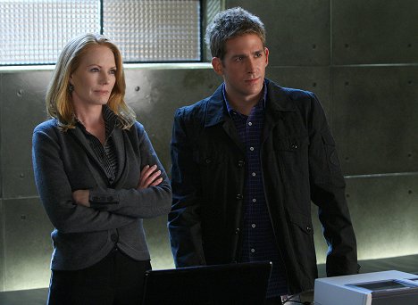 Marg Helgenberger, Eric Szmanda - CSI - Den Tätern auf der Spur - Schön ist die Sünde nur bis zum Tod - Filmfotos