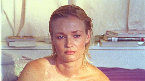 Camilla Overbye Roos - Intoxicating - Z filmu