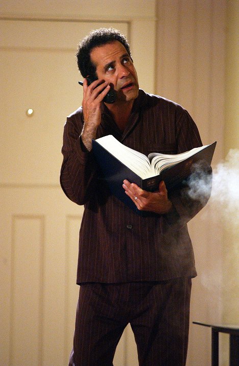 Tony Shalhoub - Monk - Flúgos nyomozó - Mr. Monk ágyban marad - Filmfotók
