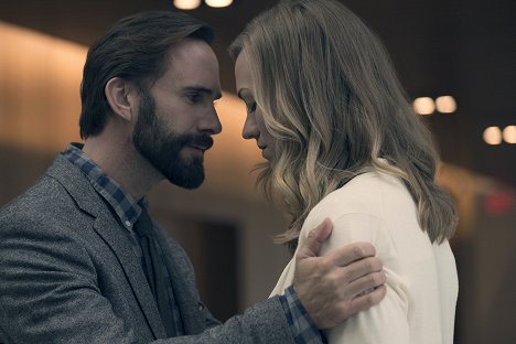 Joseph Fiennes, Yvonne Strahovski - The Handmaid's Tale - First Blood - Photos