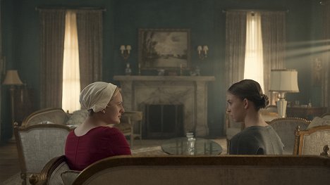 Elisabeth Moss, Sydney Sweeney - The Handmaid's Tale : La servante écarlate - Sang pur - Film