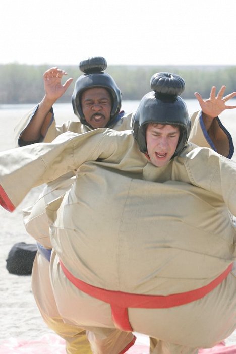 Leslie David Baker, John Krasinski - The Office (U.S.) - Beach Games - Photos