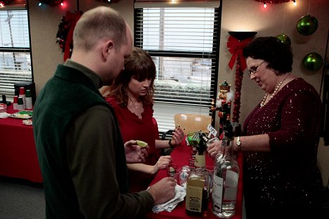 Ellie Kemper, Phyllis Smith - The Office (U.S.) - Christmas Wishes - Photos