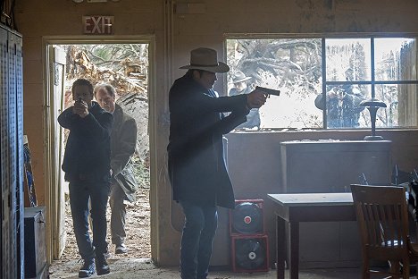 Jacob Pitts, Louis Herthum, Timothy Olyphant - Justified - Fugitive Number One - Photos