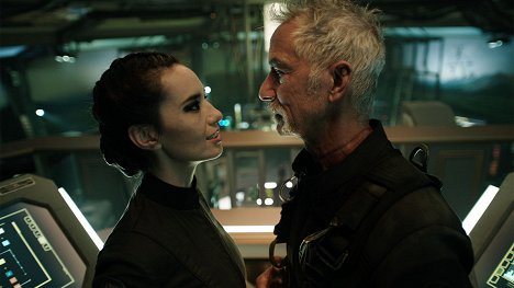 Cara Gee, David Strathairn - Expanze - Delta-V - Z filmu