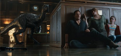 Chris Pratt, Bryce Dallas Howard, Isabella Sermon - Jurský svět: Zánik říše - Z filmu