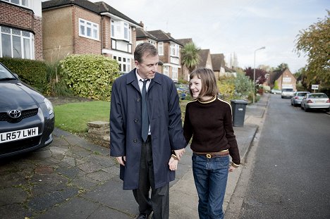 Tim Roth, Eloise Laurence - Broken - Z filmu