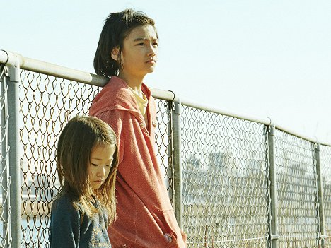 Miyu Sasaki, Jyo Kairi - Shoplifters - perhesalaisuuksia - Kuvat elokuvasta