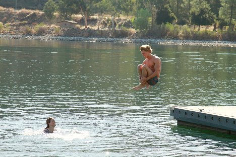 Katie Leclerc, Austin Butler - Elcserélt lányok - Starry Night - Filmfotók