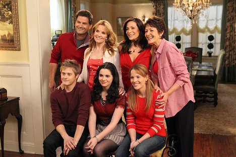 Lucas Grabeel, D. W. Moffett, Lea Thompson, Vanessa Marano, Constance Marie, Katie Leclerc, Ivonne Coll - Switched at Birth - Protect Me from What I Want - Van film