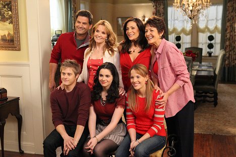 Lucas Grabeel, D. W. Moffett, Lea Thompson, Vanessa Marano, Constance Marie, Katie Leclerc, Ivonne Coll - Záměna - Protect Me from What I Want - Z filmu