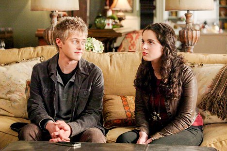 Lucas Grabeel, Vanessa Marano - Switched at Birth - Game On - Photos
