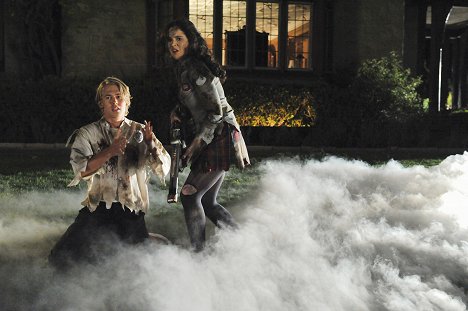 Austin Butler, Vanessa Marano - Switched at Birth - The Sleep of Reason Produces Monsters - De filmes