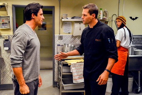 Gilles Marini, Justin Bruening - Switched at Birth - Street Noises Invade the House - Photos
